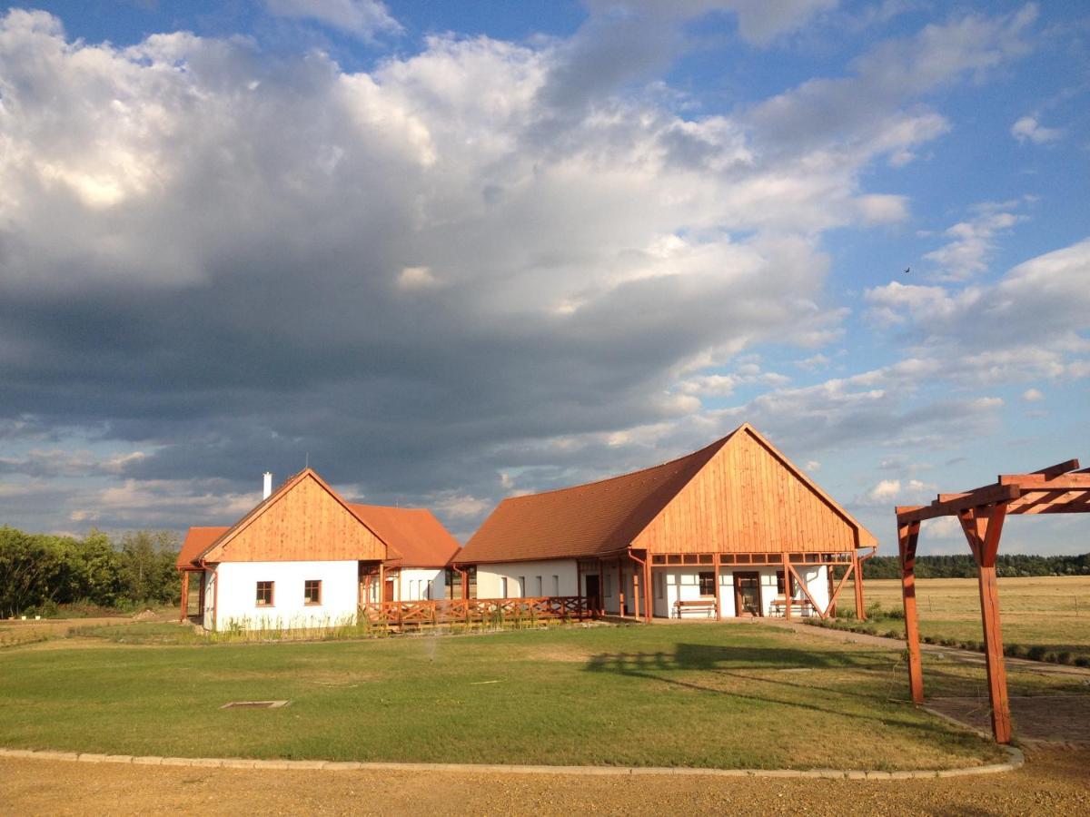 Bibic Nature Lodge Balmazújváros Екстериор снимка